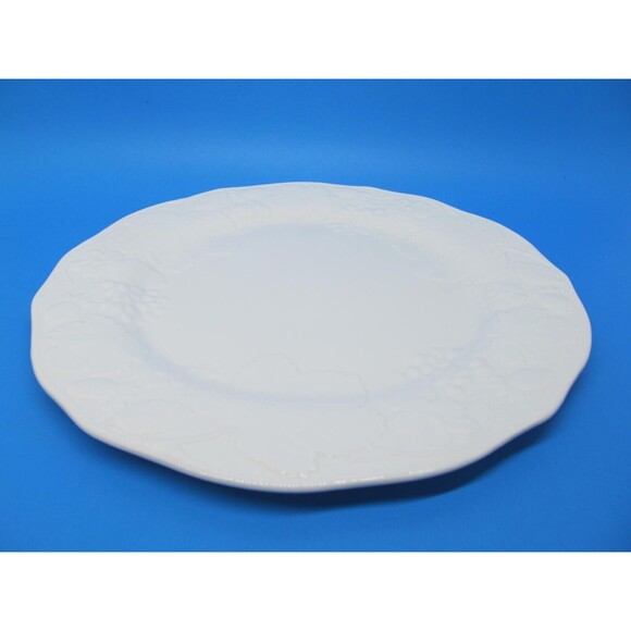 Wedgwood Strawberry and Vine 11" Dinner Plate - Picture 9 of 10